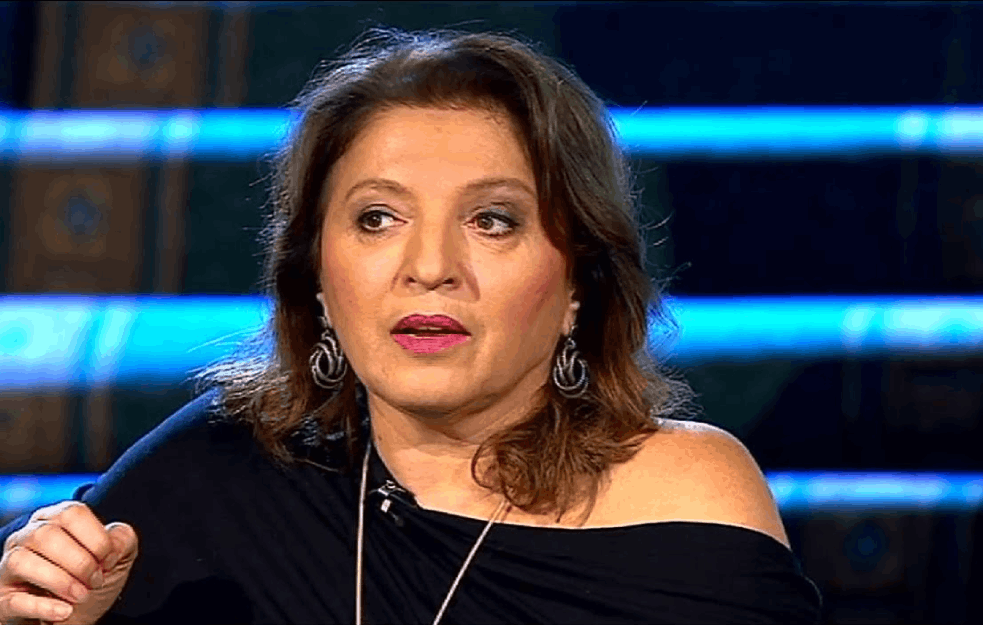 MIRJANA KARANOVIĆ U TERETANI ODRŽAVA LINIJU: Ovako vežba <span style='color:red;'><b>Petrija</b></span>! (VIDEO)